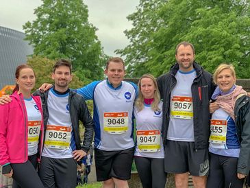 Gruppenfoto mit Startnummern B2Run Bremen Wittrock Uhlenwinkel