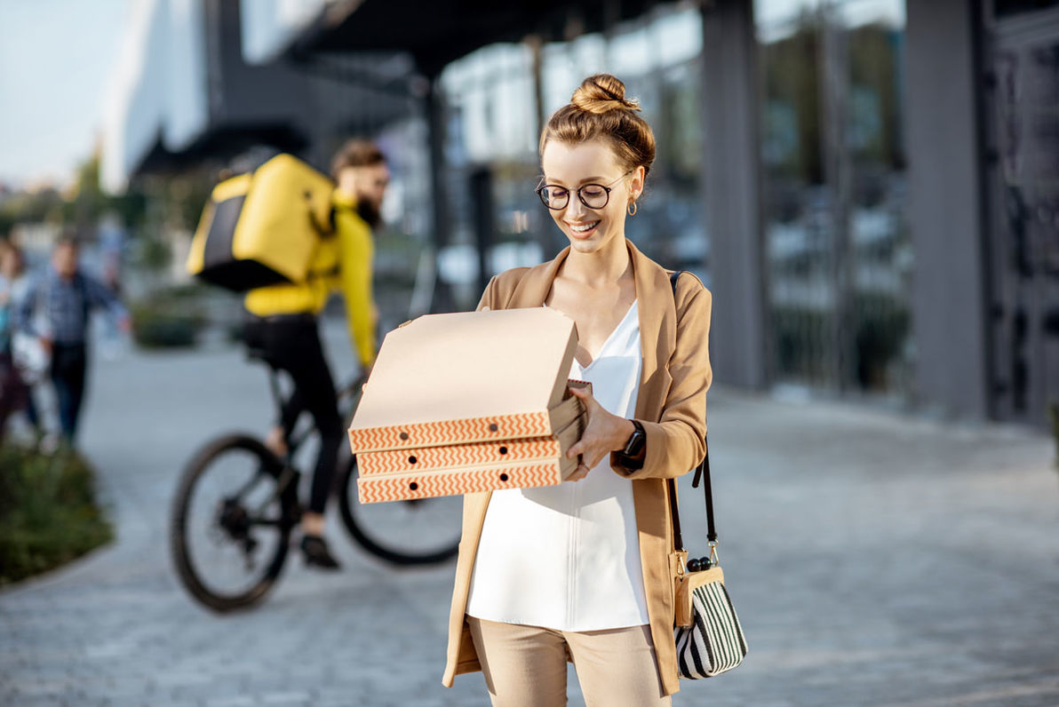 AdobeStock_291956803-Gastro-Branche-nach-Corona-1200w